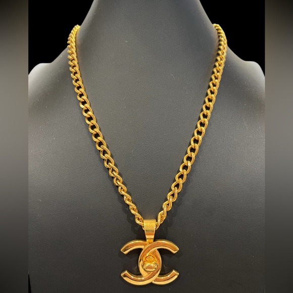CHANEL Turnlock Gold Plated Chain Necklace with Iconic Pendant - Picture 5 of 11